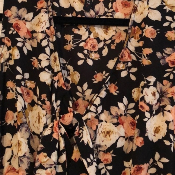 FINAL SALE 🆕🌿HIPPY FLORAL ROMPER🌿 - Picture 5 of 5